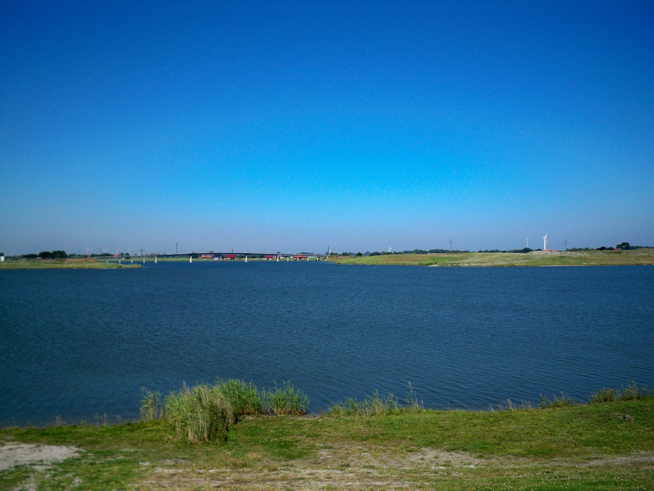 Das Wangermeer mit Brücke, Blick von der Activity-Park-Anlage