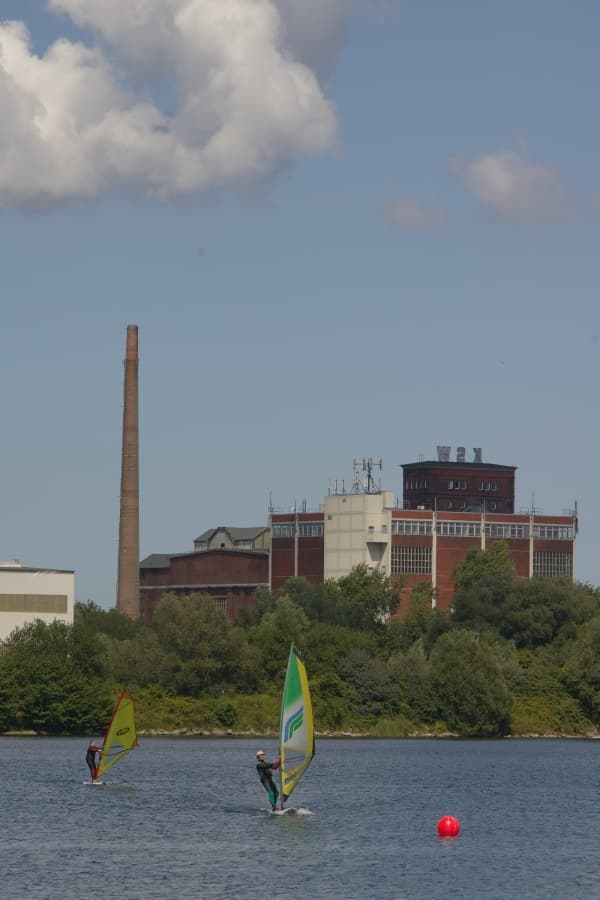 Surfer auf dem Banter See bei Wilhelmshaven